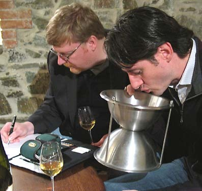 A note about spitting (Wine tasting room)